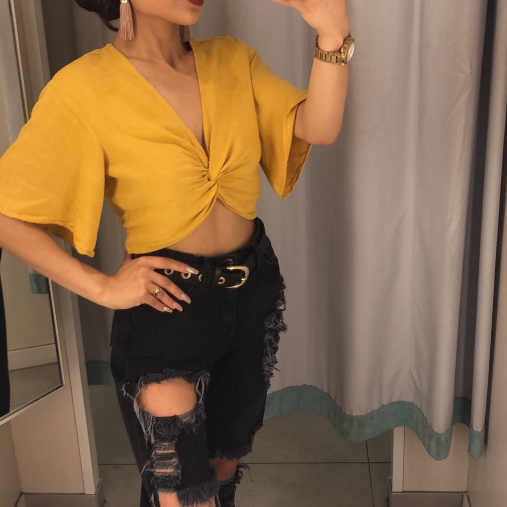 Laura’s Boutique Top